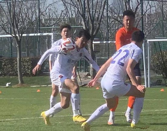 女久久